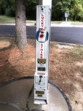 WW2 Era COIN-OP LUCKY STRIKE ADVANCE MACHINE CO. WALL-MOUNT CIGARETTE  MACHINE