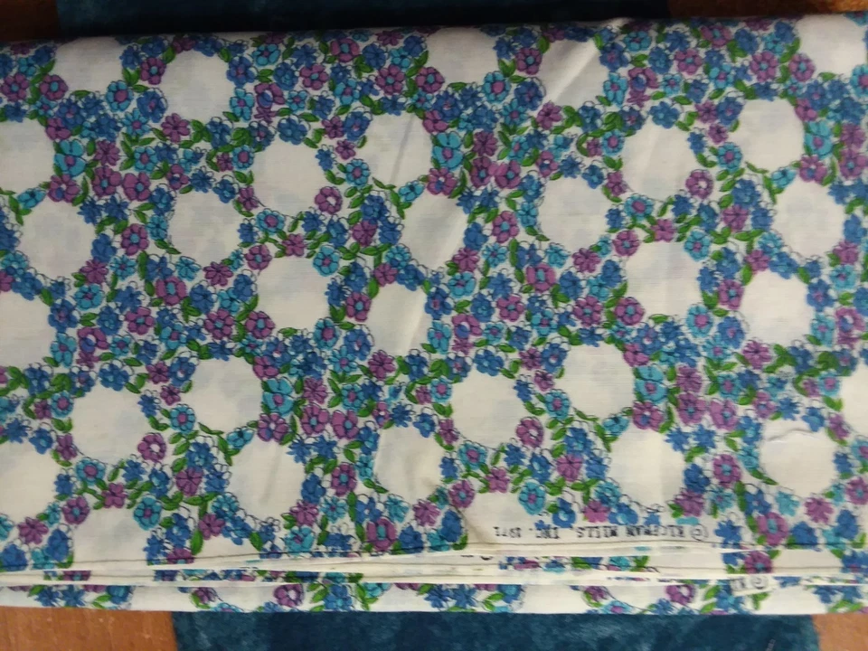 Fabric-cotton-Stash Starter quilting Exotic Batik 1 yard  plus 4 other fabric - Image 4 of 4