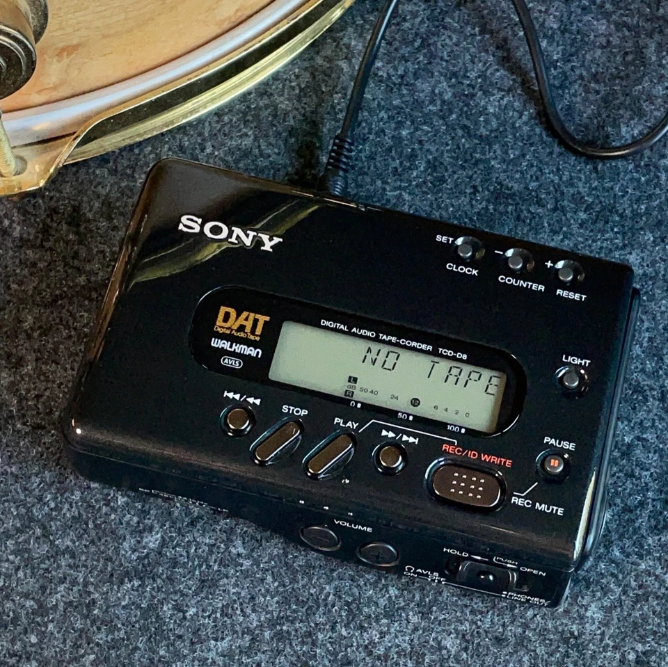 Sony Walkman Portable DAT TCD-D8 Audio Recorder mit Netzteil, Tasche - Near Mint