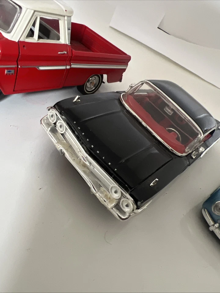 Lote de coches modelo diecast 1:24 de patio chatarra Foto 3 de 4