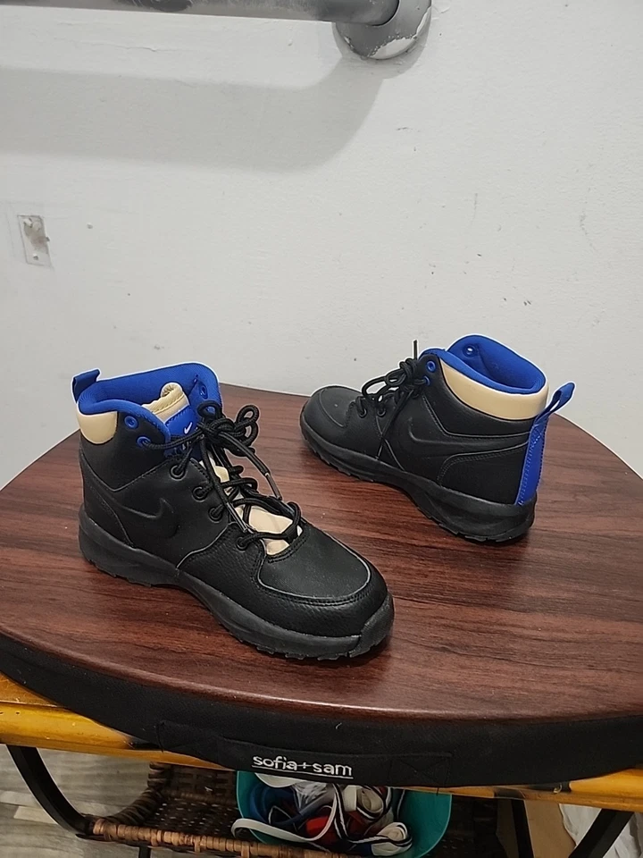 Nike SALE Grade School Manoa LTR Boots Size 2Y  - Image 3 of 4