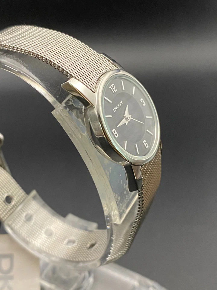 Reloj de 22 mm resistente al agua con correa ajustable de malla de acero inoxidable de 22 ATM para dama Foto 2 de 4