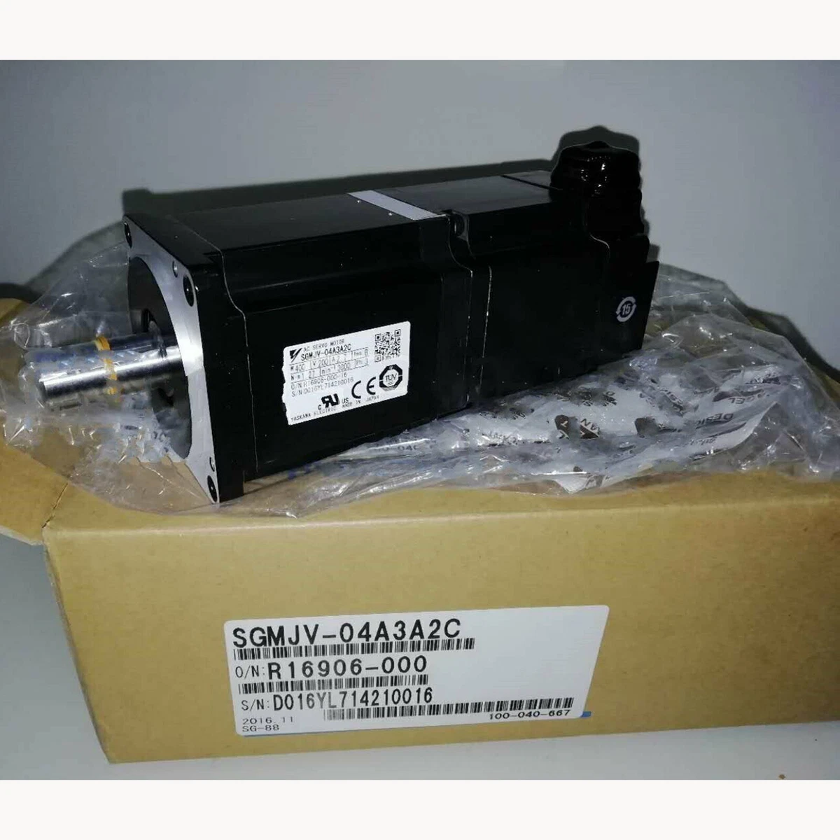 未使用 Servo Motor SGMJV-04A3A2C NEW