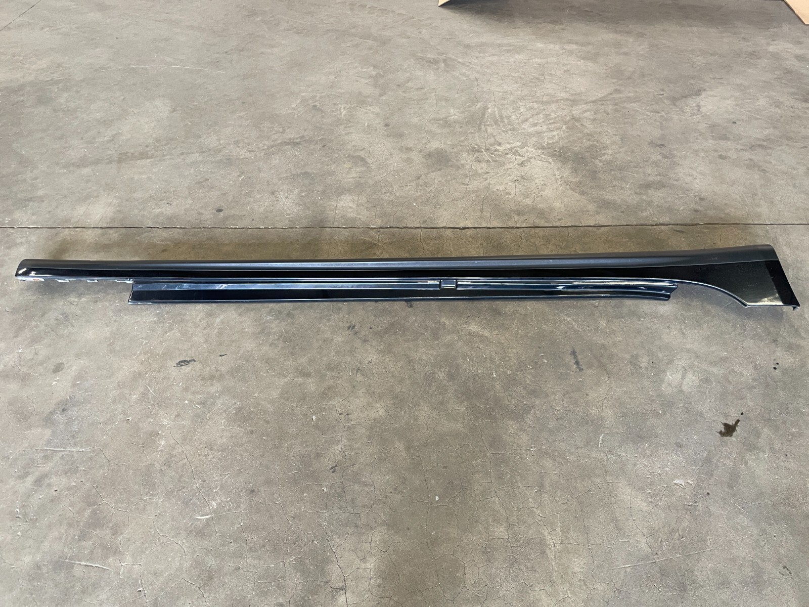 14-17 Maserati Quattroporte GTS Right Side Skirt Rocker Panel Molding 1574 OEM