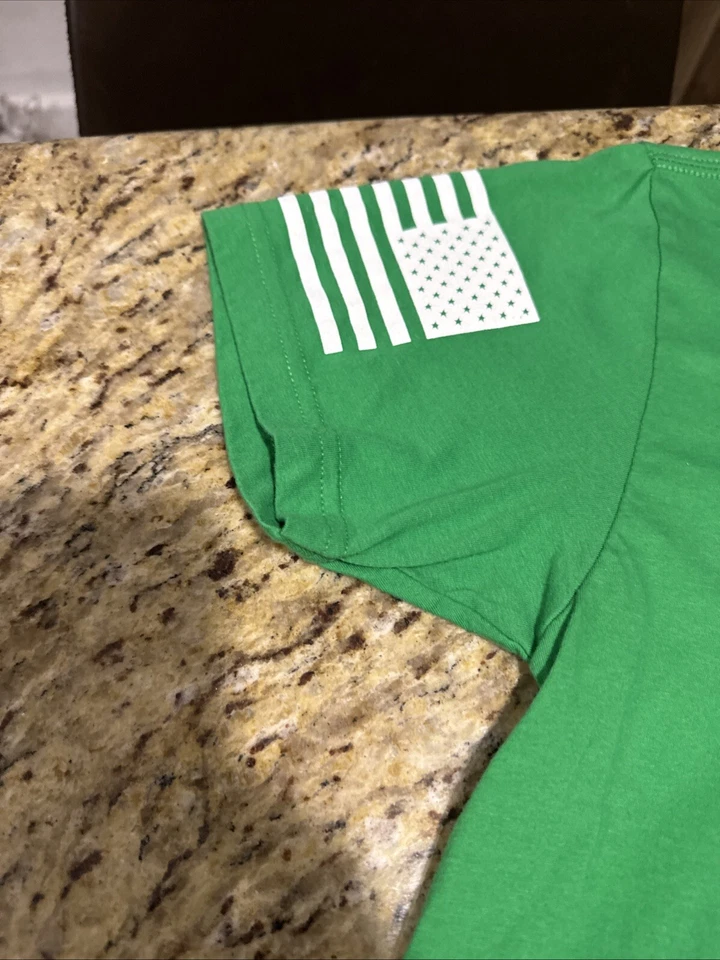 Camiseta Black Hawk Down Whisky y malas decisiones verde irlandesa talla pequeña Foto 3 de 4