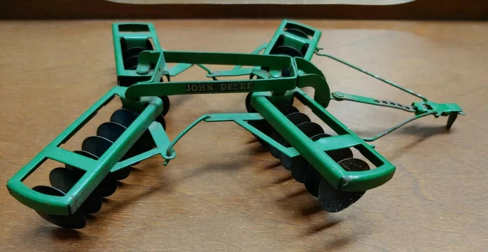 Grade de disco de arado vintage década de 1950 ERTL ESKA John Deere brinquedo de metal, escala 1/16 - Imagem 3 de 4