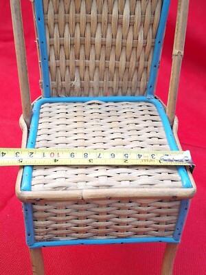 Ancien petit fauteuil style emmanuelle en osier de poupée vintage jouet ancien