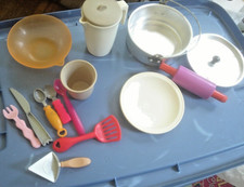 Mixed Lot of 15 KIDS Play kitchen items pan utensils pitcher bowl