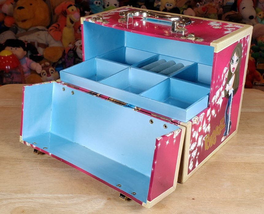 Bratz Forever Diamondz 2006 Jewelry Box w/Metal Carry Handle