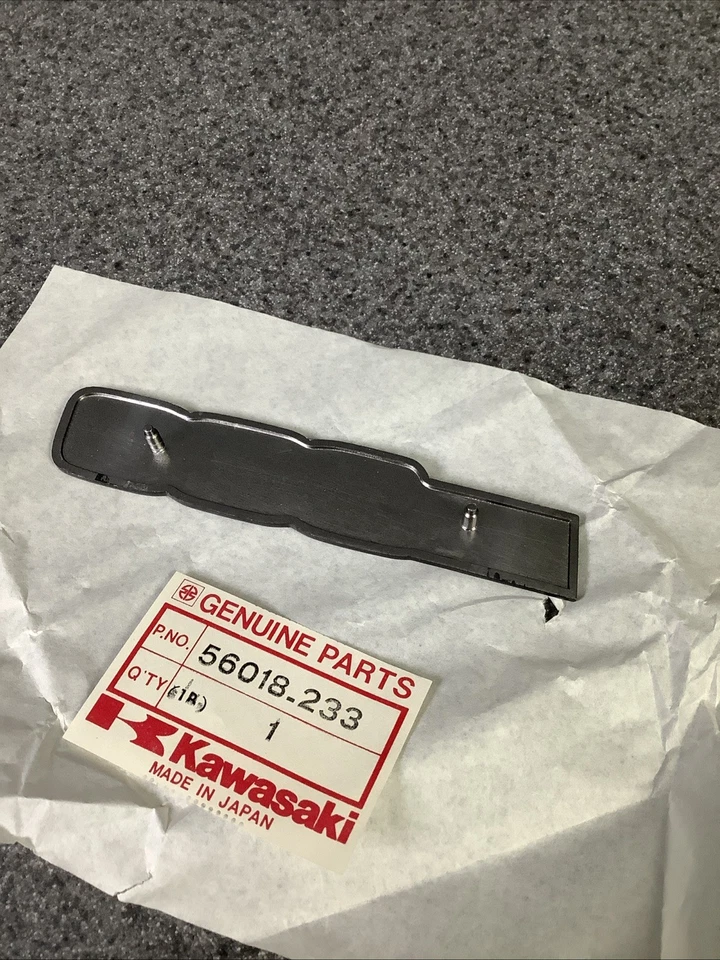 Cubierta lateral emblema Kawasaki KZ 900 A4-A5 1976-1977 56018-233 Foto 4 de 4