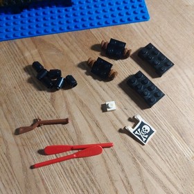 Lego 6267 Vintage pirate Lagoon Lock Up Non Complete