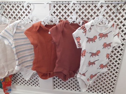 Paquete de ropa para bebé niño de 0 a 3 meses Inc H&M, cuidado de la madre, F&F, etc. - Imagen 14 de 16