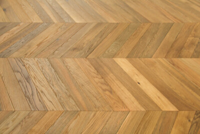 Muster Chevron Parkett geräuchert & gebürstet, natur geölt Bodenbelag 18 mm SR1806 