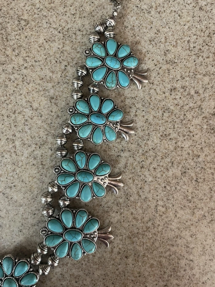 Collar estilo suroeste turquesa/plateado flor de calabaza Foto 3 de 4