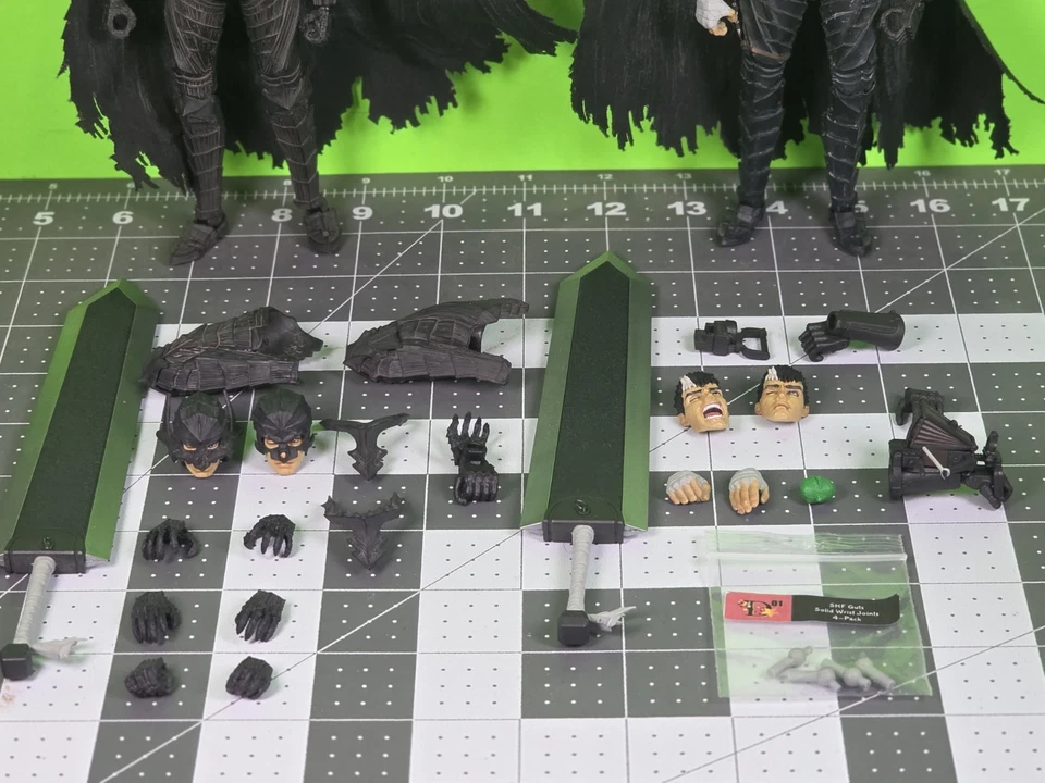 LOTE DE 2 FIGURAS "Berserk", figura de acción S.H.Figuarts Foto 3 de 4