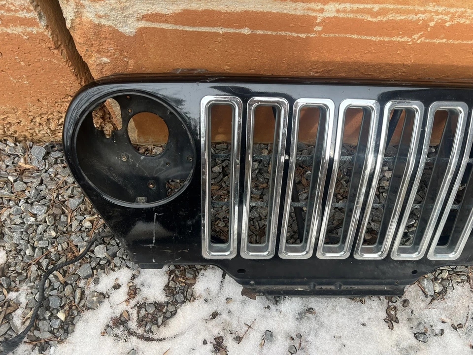 Jeep TJ Wrangler OEM Front Grille Shell PJC Light Khaki 1998-2006 149637 - Image 2 of 4