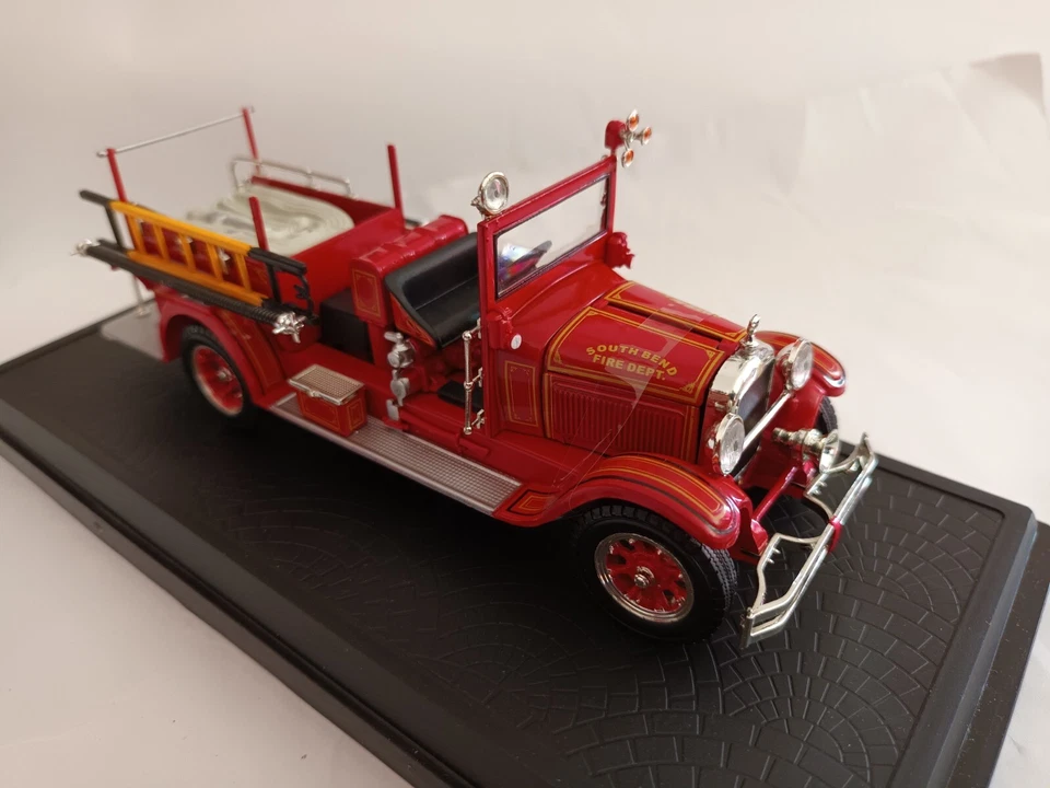 Studebaker - 1928- Fire Truck Feuerwehr Modell - 1:32 Signature Models - Bild 2 von 3