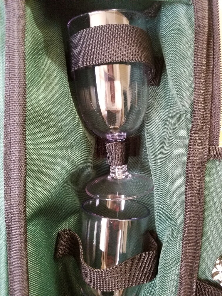 NIB Picnic Time Estate Wine Bag, Glasses, Napkins, Cork Stopper, Opener