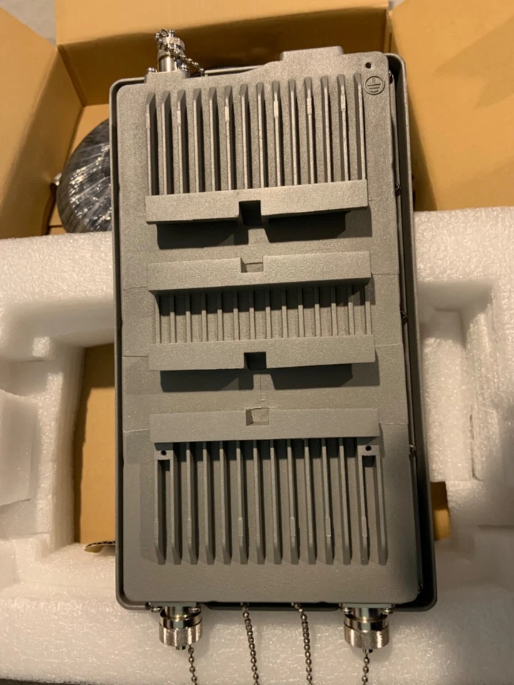 D-LINK DWL-2700AP outdoor wireless g access point/bridge and cables only NOS - Image 4 of 4