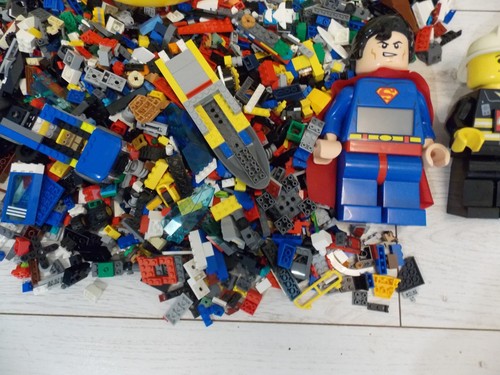 LARGE YELLOW BOY FACE LEGO HEAD Storage Box FULL OF LEGO & 2 FIGURES CLOCK/LIGHT - Picture 3 of 6