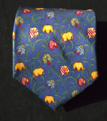 fil a fil Paris Made in England 100% Silk Necktie - Blue Floral - 3 1/2'' x 58''