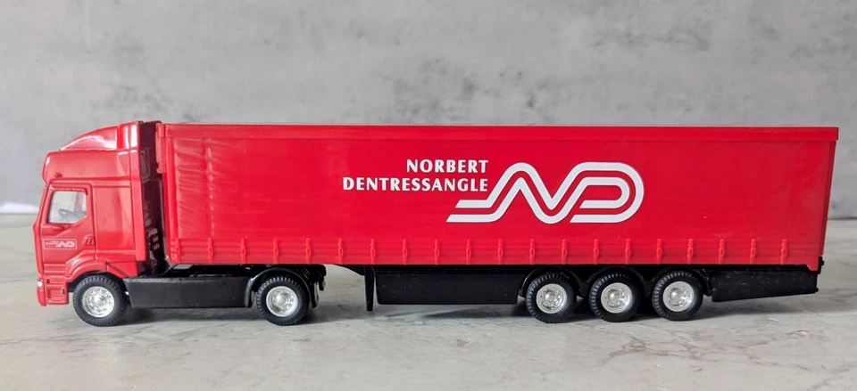 Corgi 1/64 Scale Model Truck 59543 - Renault Curtainside Norbert Dentressangle - Image 2 of 4