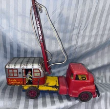 Wyandotte Vintage Pressed Steel Crane with Plastic Truck Cab Rare Good Condition