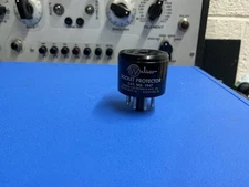 VINTAGE WALSCO SOCKET PROTECTOR OCTAL CAT. Nr. 1947 - NOS/NIB