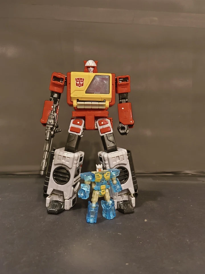 Transformera legacy G1 Universe Voyager class blaster (Complete) - Image 2 of 4