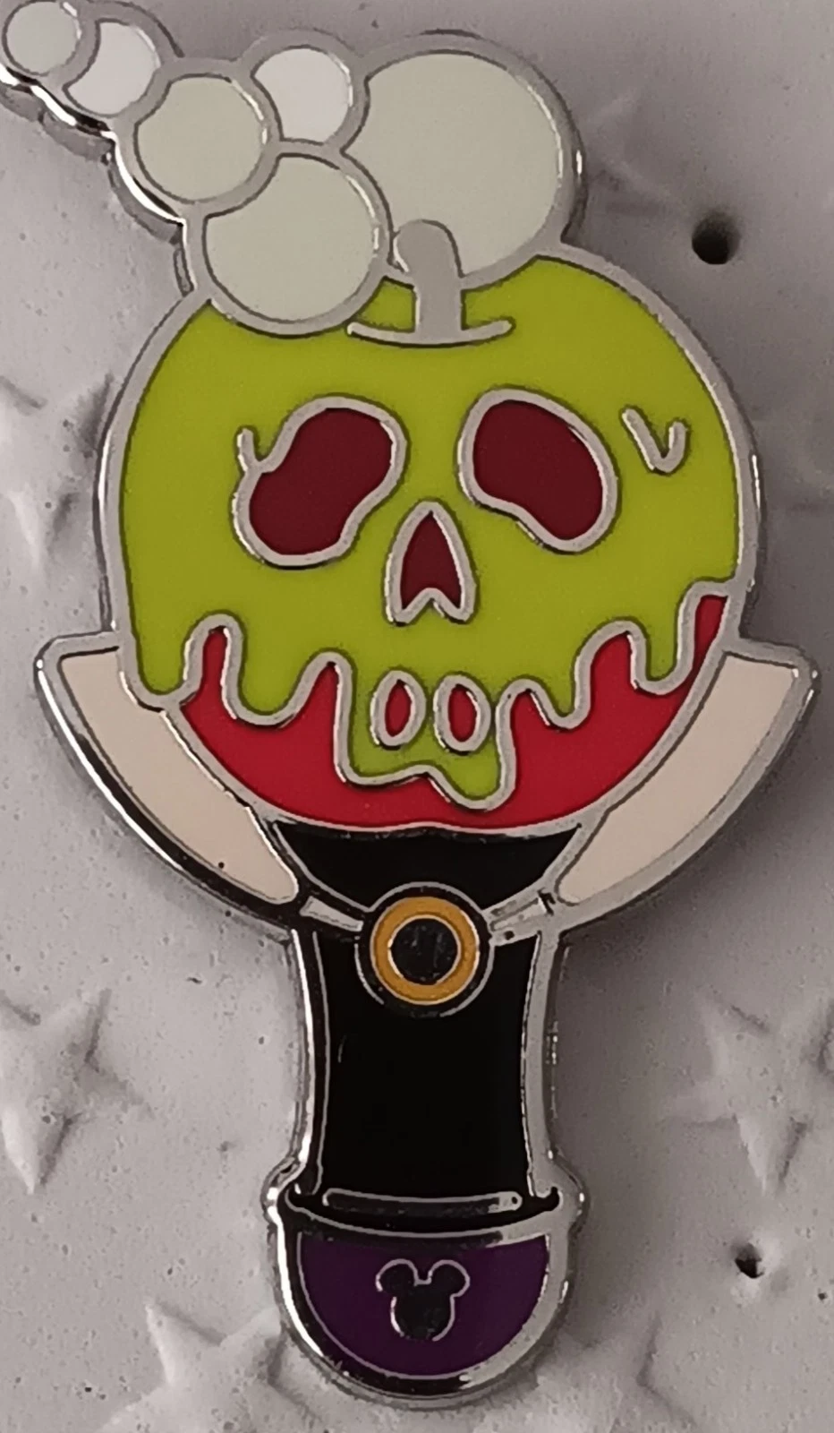 Disney Hidden Mickey Chaser Evil Queen Bubble Wand Pin 2025
