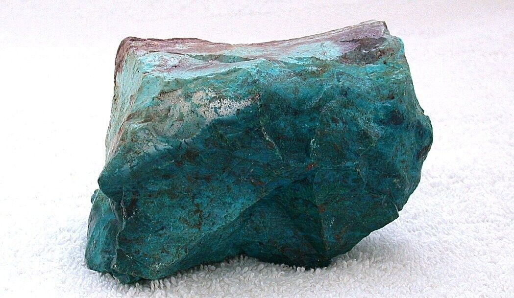 1 POUND 6.4 OUNCE 636 GRAM TURQUOISE AZURITE CUPRITE IN 1 POUND 6.4 OUNCE 636 GRAM TURQUOISE AZURITE CUPRITE IN