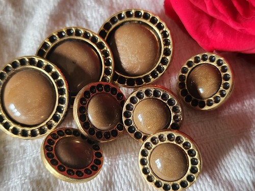 Lot De 8 Boutons Vintage En Métal Rouge Panaché - Taille 1,2 à 1,8 Cm, Référence 4836