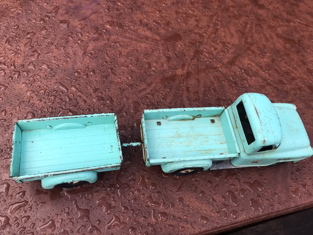 Vintage 1959-1960 Tru Scale International Harvester B Model Pickup