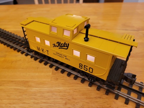 MTH 30-4110C Texas Special Steel Caboose - Picture 2 of 8