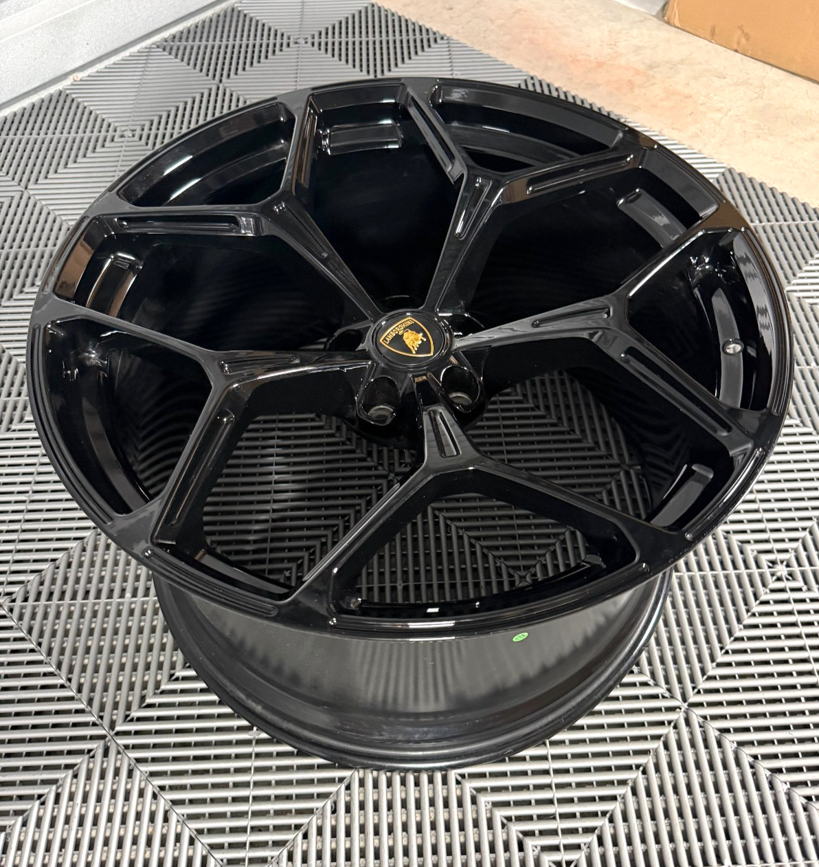Lamborghini Revuelto Rear Wheel P/N 47B601017