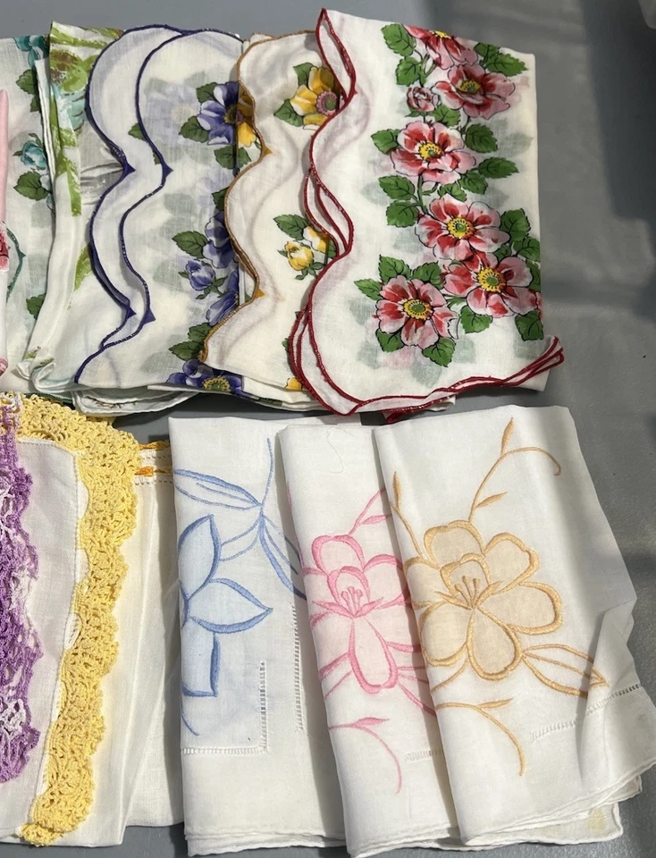 VINTAGE HANKIES HANDKERCHIEFS - LOT OF 23 Assorted Colors & Patterns Floral Lace - Image 2 of 4