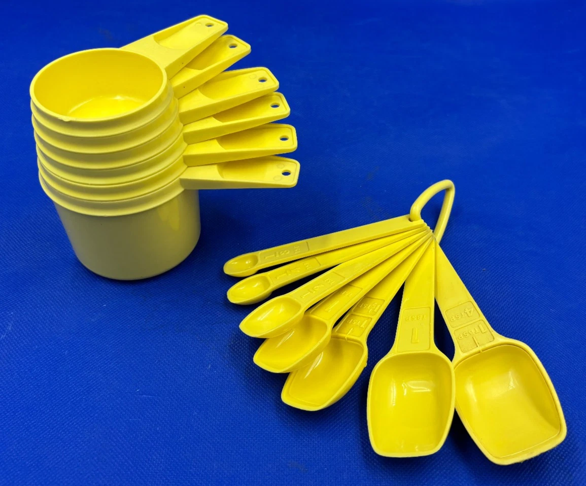 Vintage Tupperware 6 pc Measuring Cup Set & Measuring Spoon Set–Yellow-Complete
Opens in a new windo