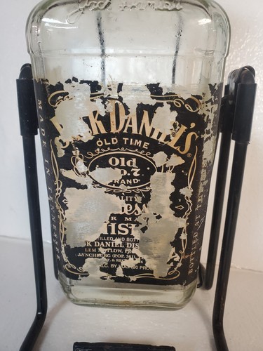 Jack Daniels Bottle Swing Cradle Pour Assist Halter Rack mit leerer Flasche - Bild 2 von 16