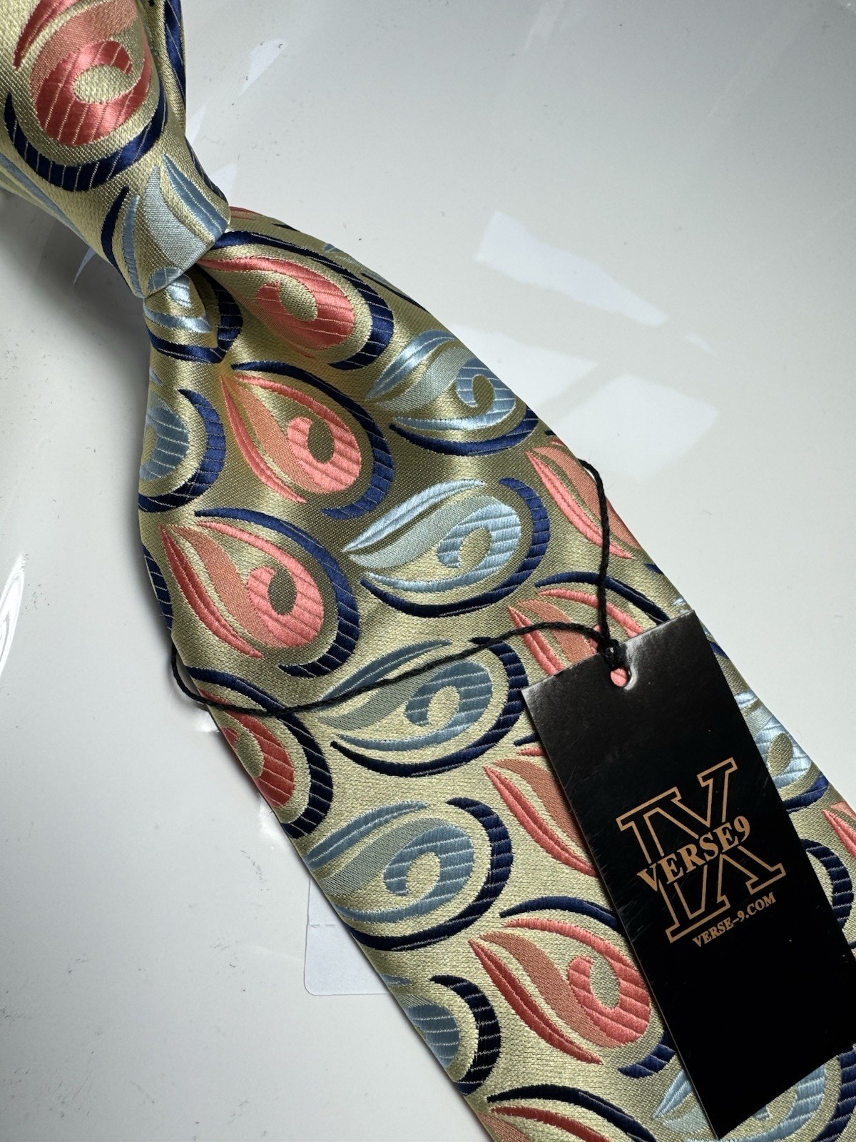 NWT VERSE 9 MULTI COLOR PAISLEY STYLE PRINT SILK DESIGNS NECK TIE & HANKY