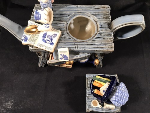 RARE! Vintage PAUL CARDEW BLUE WILLOW GNOME Garden Bench Large TEAPOT NEW ExCon - Picture 10 of 12