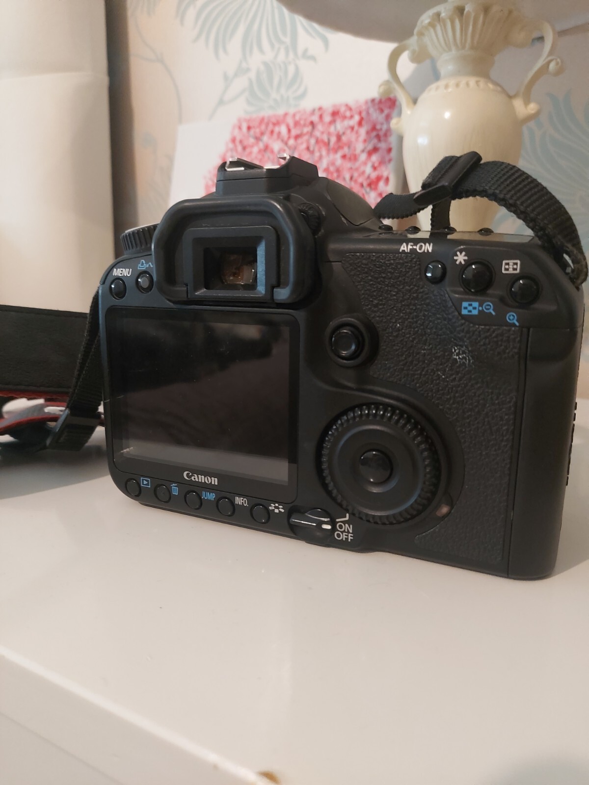 Canon EOS 40D 10.1MP Digital SLR Camera With Carry Case 8714574508757