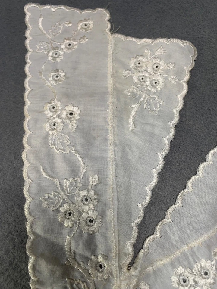 Vintage Embroidered Lace Collar with Floral Design - Image 4 of 4