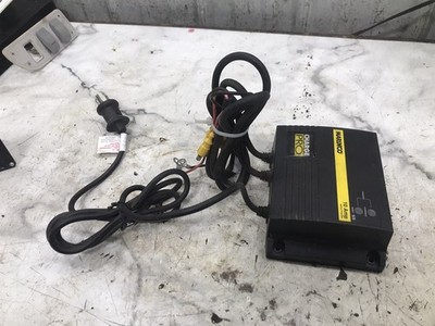 94 Thompson Carrara 2600 Boat Marinco 10 A Amp Charge Pro marine battery charger