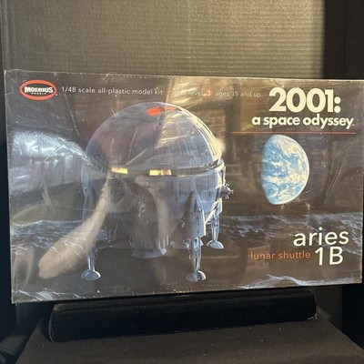 MOEBIUS 2001-7 2001:a space odyssey Aries 2B lunar shuttle-NIB-1/48 SCALE