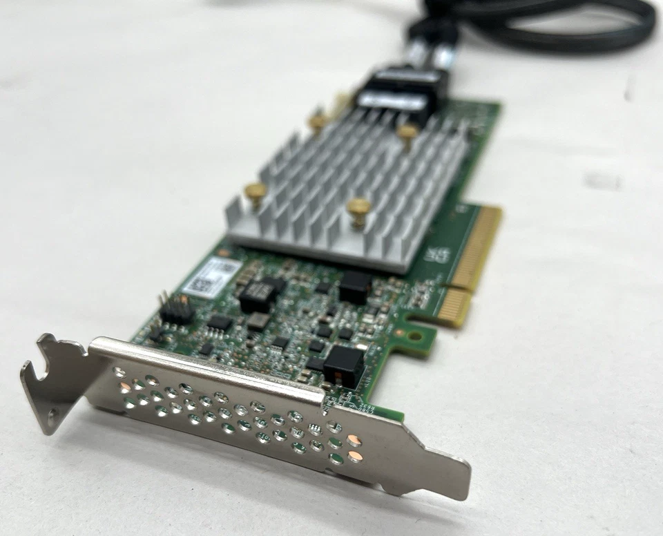 Controlador RAID SAS PCIe 12G Lenovo ThinkSystem 9350-8i 2GB 03GX083 Foto 3 de 4