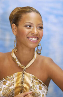 Beyonce Knowles at The Fighting Temptations P/C, Beyonce Knowles C- Old Photo 3