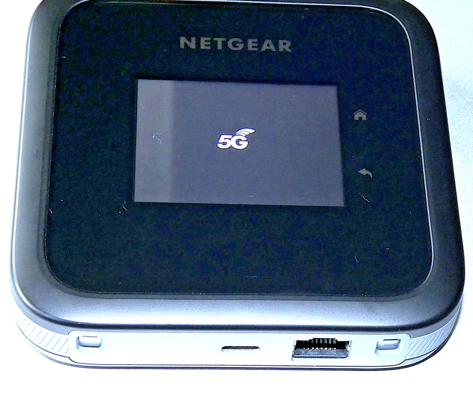 Netgear Nighthawk M6 5G WiFi 6E Mobiler Hotspot-Router (MR6150) -neuwertig- - Bild 2 von 4