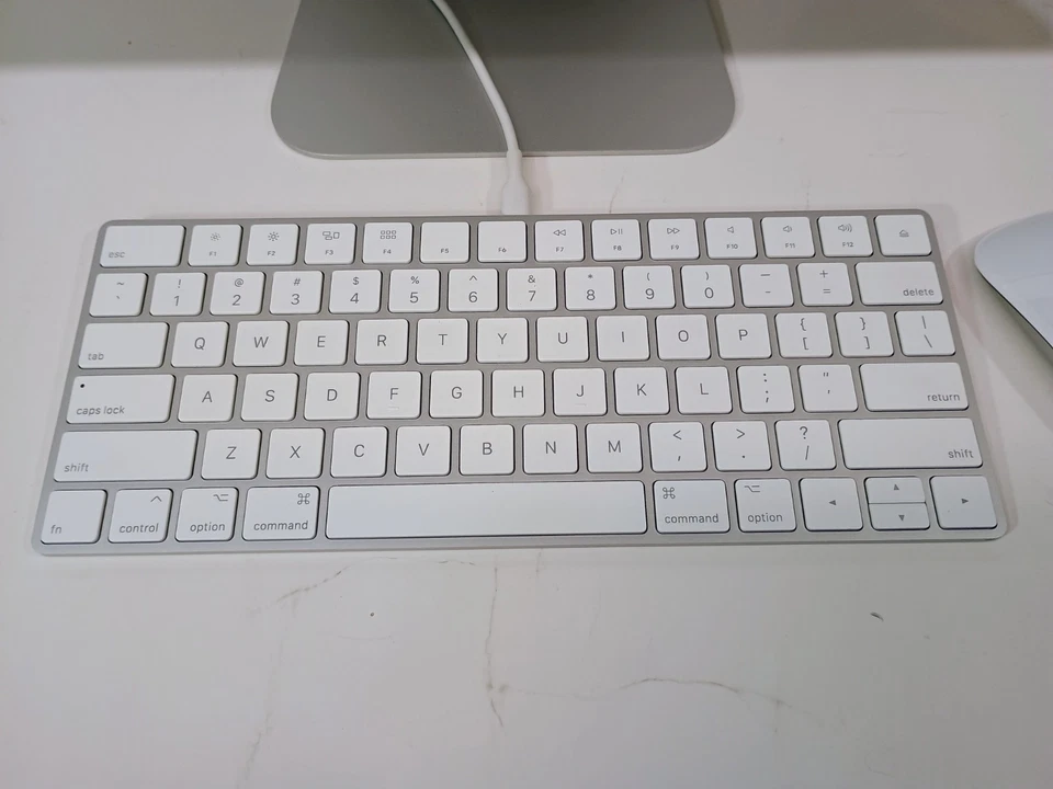 Apple iMac 2019 A2116 21.5" 4K Quad Core i3 3.6GHz - 8GB - 1TB HDD Excellent Con - Image 3 of 4