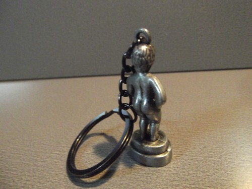Collectible Key Chain Metal 1.75"in BRUSSELS STATUE - Picture 3 of 6