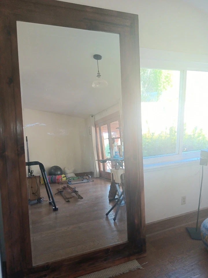 Enorme espejo de madera 4,5 por 6,5 pies biselado cristal inmaculado. Foto 4 de 4